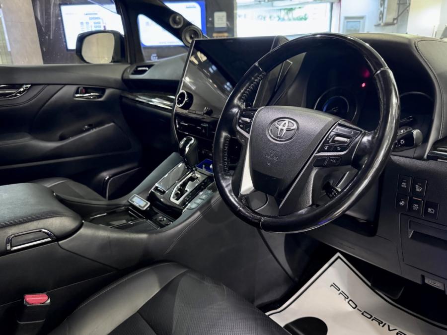 ALPHARD 2.5 HYBRID - Image 5